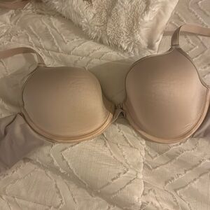 32 Chantelle bra
